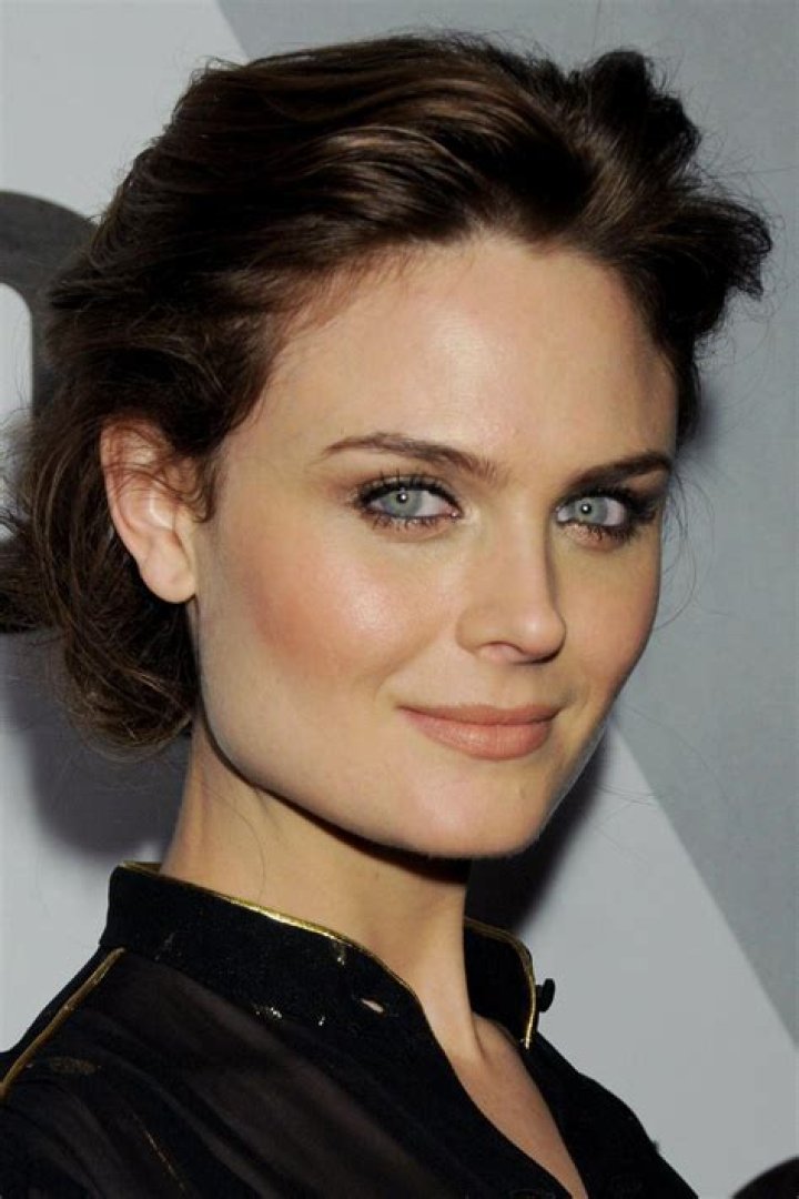 
How Tall Is Devil in Ohio’s Actress, Emily Deschanel? 