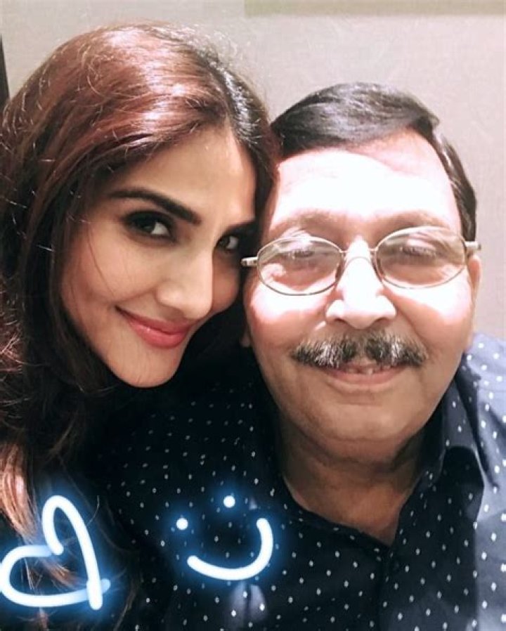 
Who are Vaani Kapoors Parents? Vaani Kapoor Biography, Parents Name, Nationality and More 